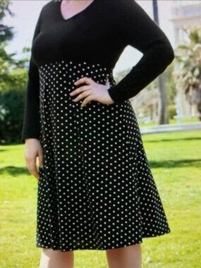 Ladies 5XL black polka dot dress 10.00